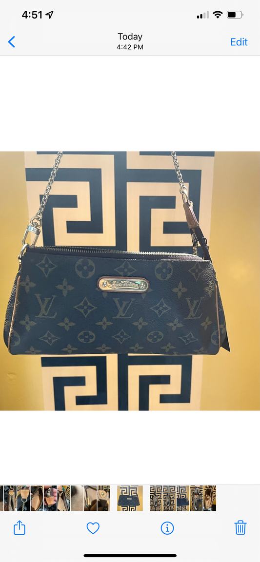 *Vintage* Louis Vuitton Monogram Eva Clutch