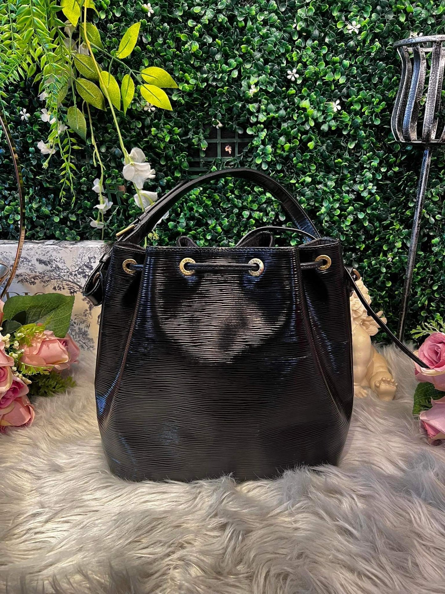 Louis Vuitton Epi Noe Bucket bag